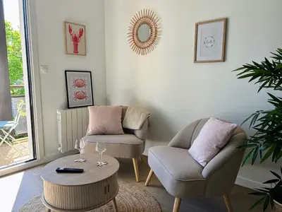 Coin salon dans l'établissement Studio cosy la plage à pieds