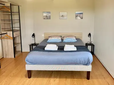 Un ou plusieurs lits dans un hébergement de l'établissement Maison en pierre Accès plage et GR34 immédiat