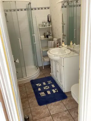 Salle de bains dans l'établissement Quéméneur