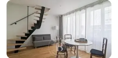 Coin salon dans l'établissement AU BORD de MER AU COEUR DE LA STATION bon emplacement joli duplex contemporain tout equipe 50m2