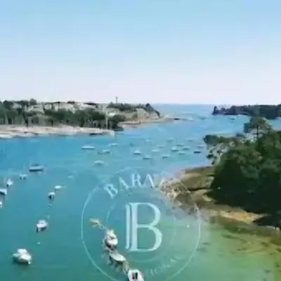 AU BORD de MER AU COEUR DE LA STATION bon emplacement joli duplex contemporain tout equipe 50m2