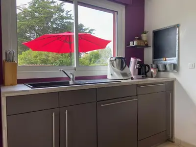 Cuisine ou kitchenette dans l'établissement La cabane de la baie