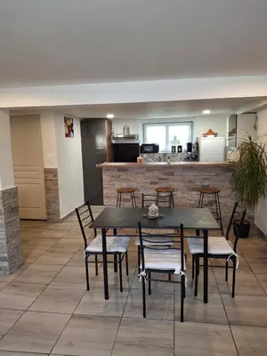 Cuisine ou kitchenette dans l'établissement Appartements rénové a neuf au rez de chaussé de notre maison