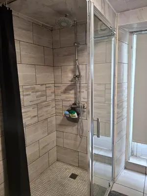 Salle de bains dans l'établissement Appartements rénové a neuf au rez de chaussé de notre maison