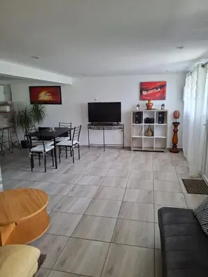 Télévision ou salle de divertissement dans l'établissement Appartements rénové a neuf au rez de chaussé de notre maison
