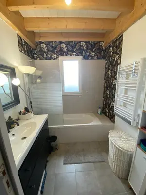 Salle de bains dans l'établissement Villa Thorens