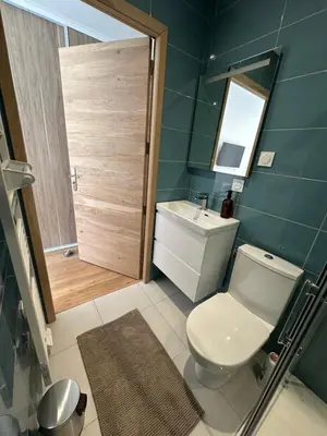 Salle de bains dans l'établissement Chez Babeth Maison atypique en conteneurs pour 10 personnes