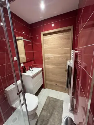 Salle de bains dans l'établissement Chez Babeth Maison atypique en conteneurs pour 10 personnes