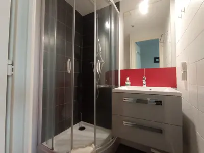 Salle de bains dans l'établissement Beau studio rez de chaussée