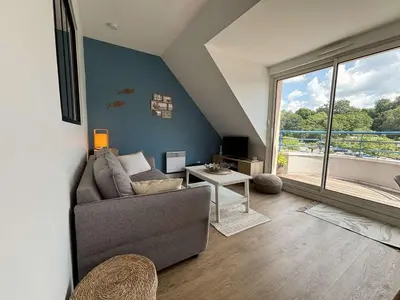 Coin salon dans l'établissement Appartement cosy pour 4 personnes au cœur de la Forêt-Fouesnant - FR-1-481-179