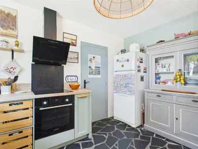 Cuisine ou kitchenette dans l'établissement Mery Maison familiale les pieds dans l eau