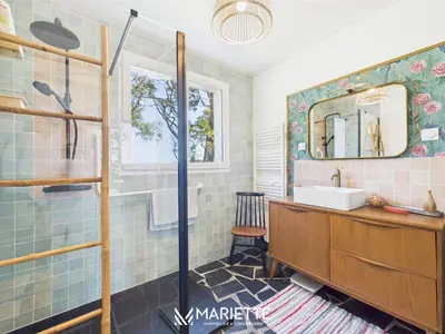 Salle de bains dans l'établissement Mery Maison familiale les pieds dans l eau