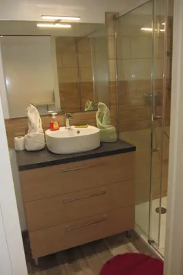 Salle de bains dans l'établissement Studio vue mer dans le centre de Crozon