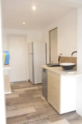 Cuisine ou kitchenette dans l'établissement Studio vue mer dans le centre de Crozon