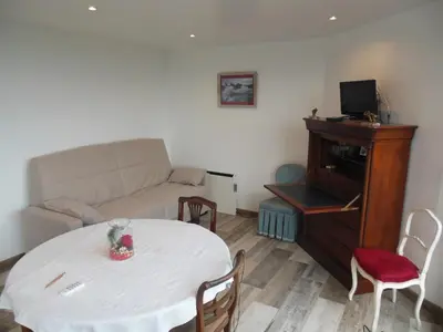 Télévision ou salle de divertissement dans l'établissement Studio vue mer dans le centre de Crozon
