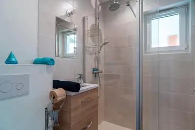 Salle de bains dans l'établissement Ti Job - 1,5km de la Plage