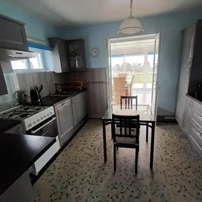 Cuisine ou kitchenette dans l'établissement Maison de vacances vue mer et campagne