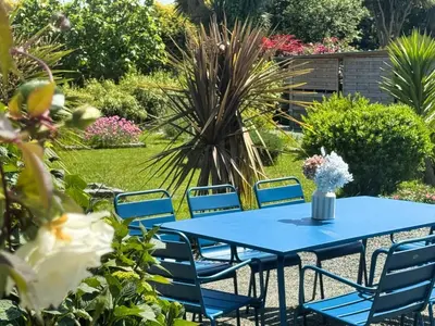 Jardin de l'établissement Les Galets - family house in the village of Guimaec 8p