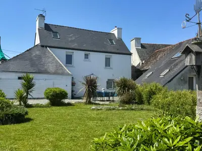 Jardin de l'établissement Les Galets - family house in the village of Guimaec 8p