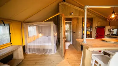 Cuisine ou kitchenette dans l'établissement Lodge Holidays - Glamping Fouesnant