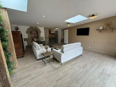 Télévision ou salle de divertissement dans l'établissement Appartement, terrasse de plain-pied