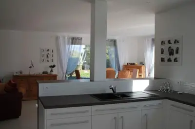 Cuisine ou kitchenette dans l'établissement Le bout du monde avec tout à proximité