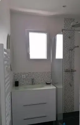 Salle de bains dans l'établissement Le bout du monde avec tout à proximité