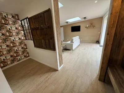 Télévision ou salle de divertissement dans l'établissement Gîte dans un moulin avec terrasse