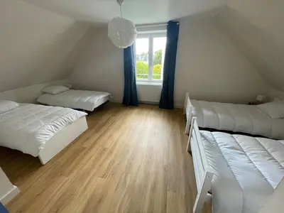 Un ou plusieurs lits dans un hébergement de l'établissement Nouveau, maison bord de mer Beg-meil