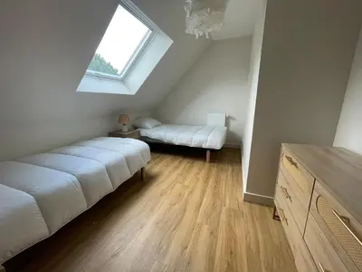 Un ou plusieurs lits dans un hébergement de l'établissement Nouveau, maison bord de mer Beg-meil