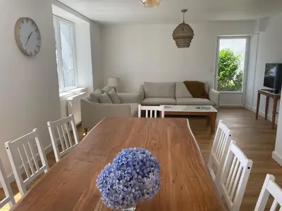 Télévision ou salle de divertissement dans l'établissement Nouveau, maison bord de mer Beg-meil