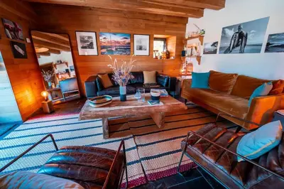 Coin salon dans l'établissement maison de callot - vue imprenable sur la mer