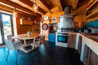 Cuisine ou kitchenette dans l'établissement maison de callot - vue imprenable sur la mer