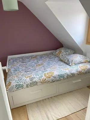Un ou plusieurs lits dans un hébergement de l'établissement Charmante maison proche de la mer à Locquémeau
