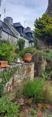 Jardin de l'établissement Charmante maison proche de la mer à Locquémeau