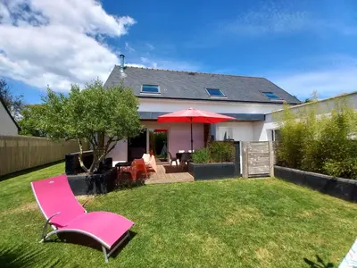 Jardin de l'établissement Magnifique maison contemporaine piscine chauffée
