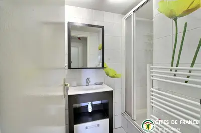 Salle de bains dans l'établissement Ferme du Kastel Dinn