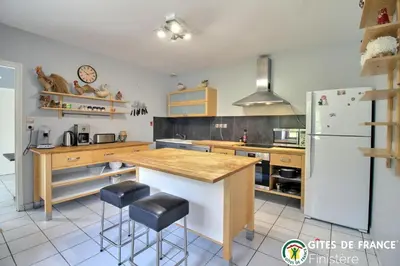 Cuisine ou kitchenette dans l'établissement Ferme du Kastel Dinn