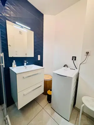 Salle de bains dans l'établissement King Size XXL - calme & confort en plein Quimper