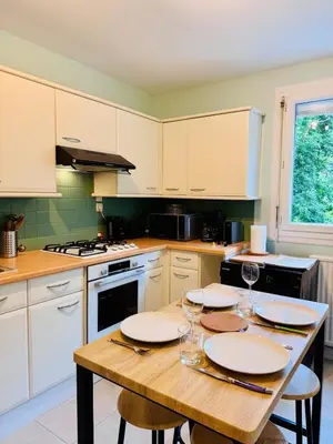 Cuisine ou kitchenette dans l'établissement King Size XXL - calme & confort en plein Quimper
