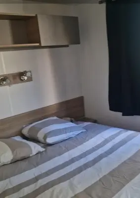 Un ou plusieurs lits dans un hébergement de l'établissement Mobilhome chaleureux 8 couchages