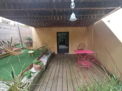 Plan de l'établissement Guest house dans jardin exotique, quartier calme, jacuzzi, parking gratuit