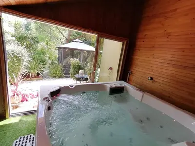 Plan de l'établissement Guest house dans jardin exotique, quartier calme, jacuzzi, parking gratuit