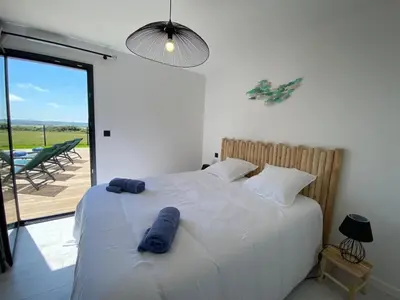 Un ou plusieurs lits dans un hébergement de l'établissement Escapade Marine piscine et spa pour 10