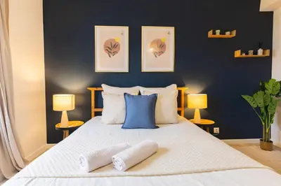 Un ou plusieurs lits dans un hébergement de l'établissement Appart 3 chambres avec TV connectées et Jardin