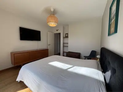 Un ou plusieurs lits dans un hébergement de l'établissement Maison charmante, proche plages de l'Ile-Tudy, calme garanti - FR-1-481-180