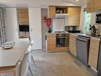 Cuisine ou kitchenette dans l'établissement MH3-Confort Plus, 3ch, 6 pl, LAVE VAISSELLE, TV, WI-FI, Draps & ménage, en option !