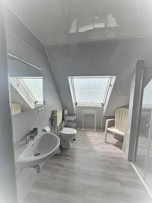 Salle de bains dans l'établissement Bretagne FeWo Menhir für 2 Personen, no Kids