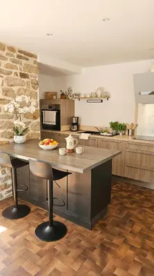 Cuisine ou kitchenette dans l'établissement Maison avec jardin clos - Plage et centre accessibles à pied - Chambre enfants immersive pour vivre de belles aventures - WiFi haut débit - Draps et serviettes fournis - Animaux non admis
