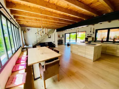 Cuisine ou kitchenette dans l'établissement Villa le 25 - Piscine et Sauna au bourg de Carantec